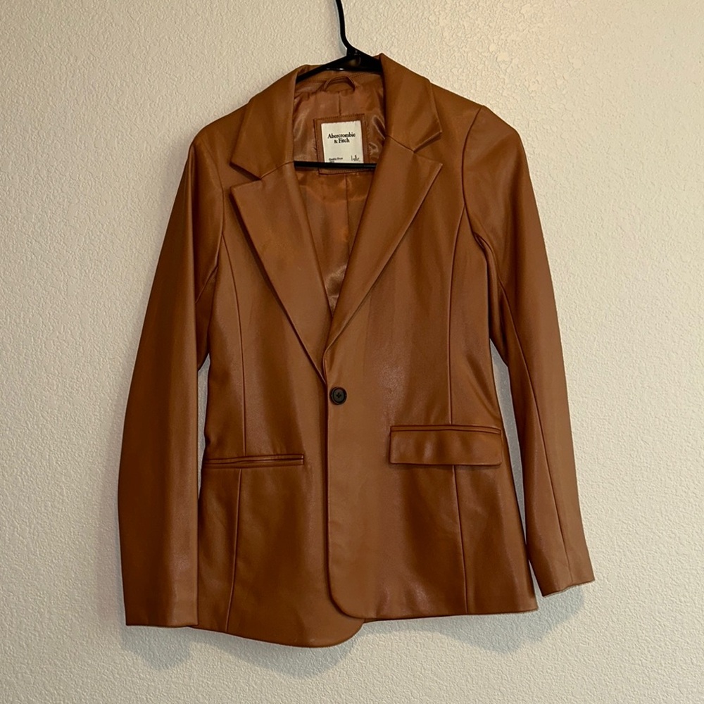 Abercrombie & Fitch Brown Blazer with Notched Lapels and Tailored Fit